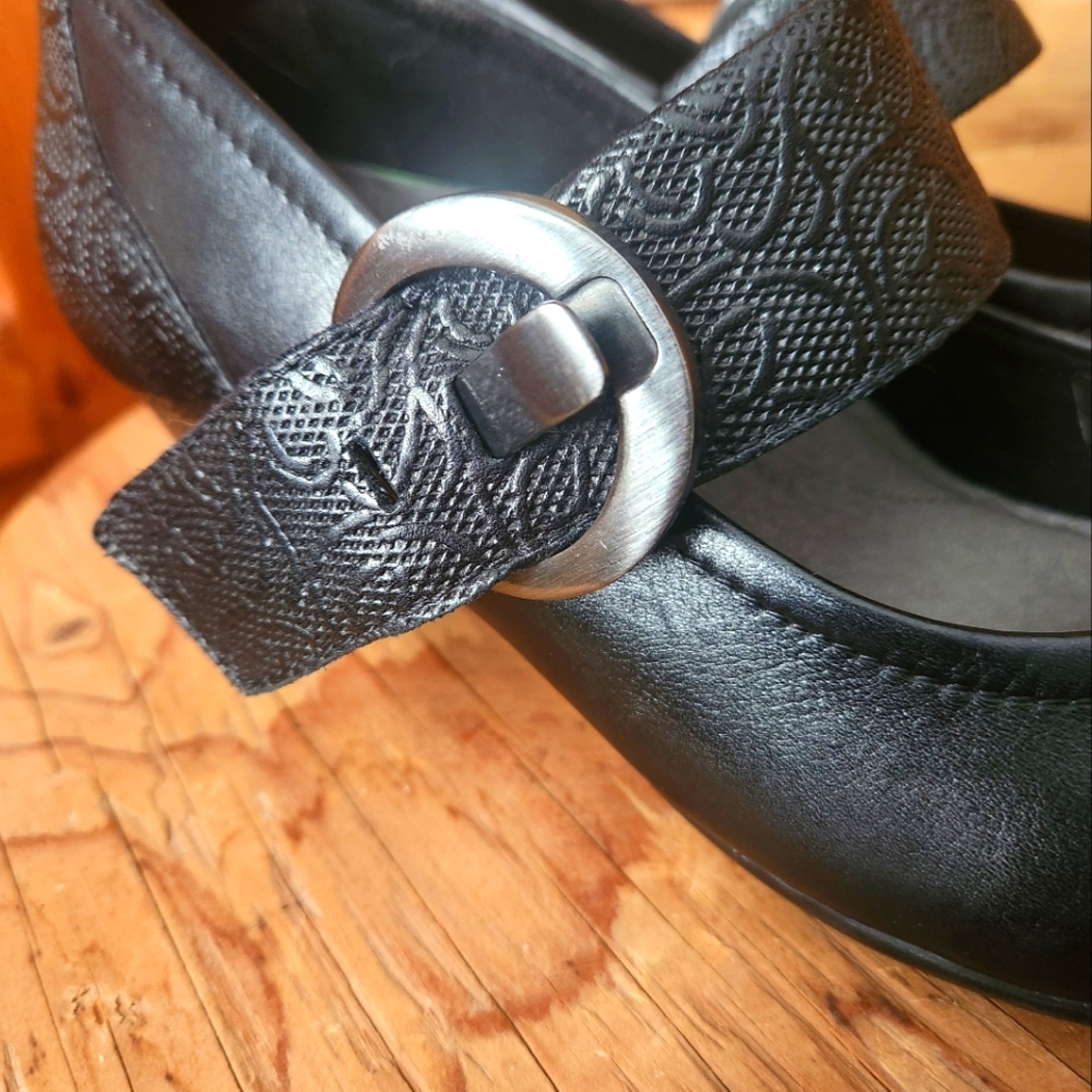 EARTH- NOBLE BLACK SMOOTH & EMBOSSED LEATHER MAY JANE COMFORT HEELS-SIZE 8.5 - Picture 2 of 7